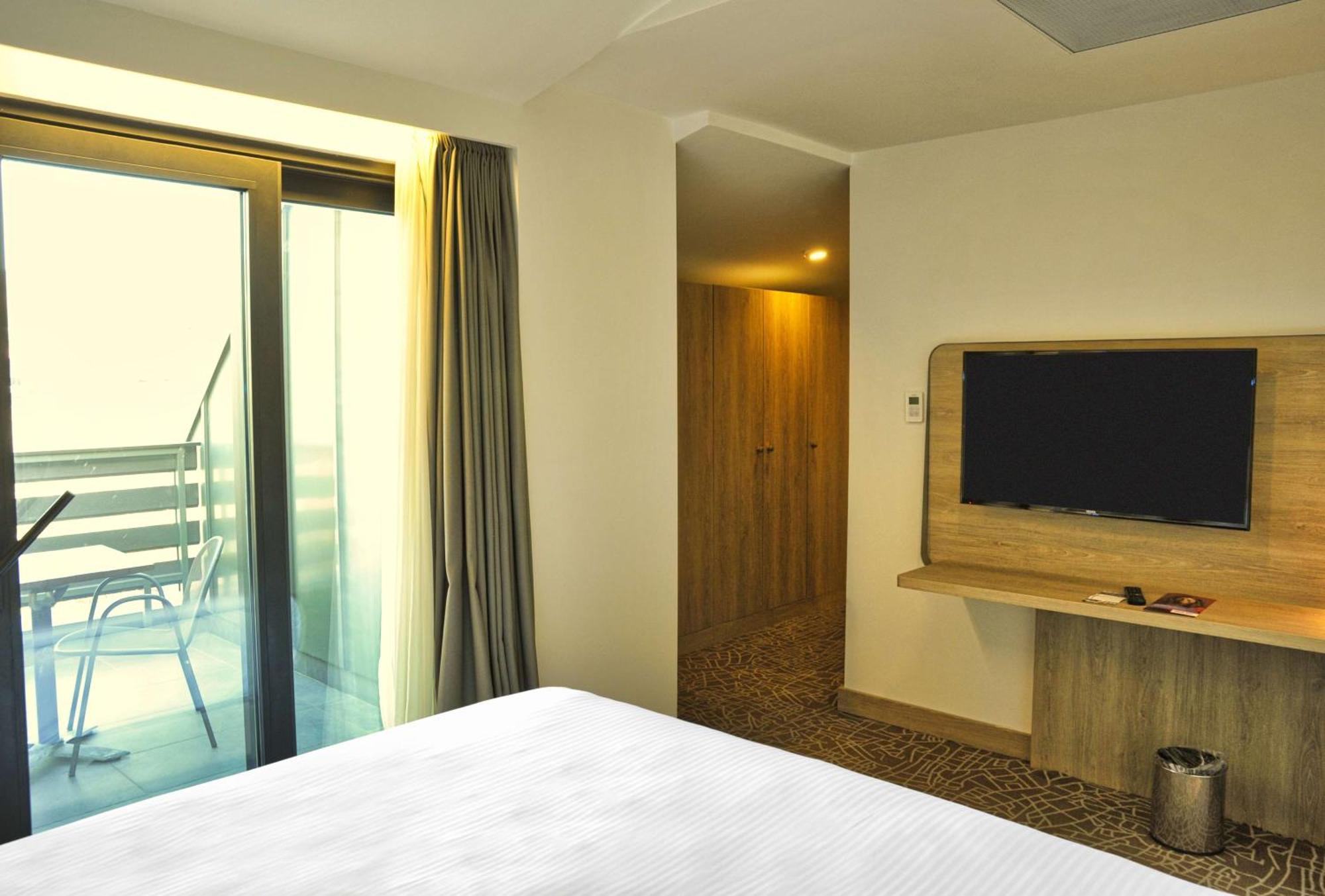 Park Inn By Radisson Istanbul Airport Odayeri Exterior photo